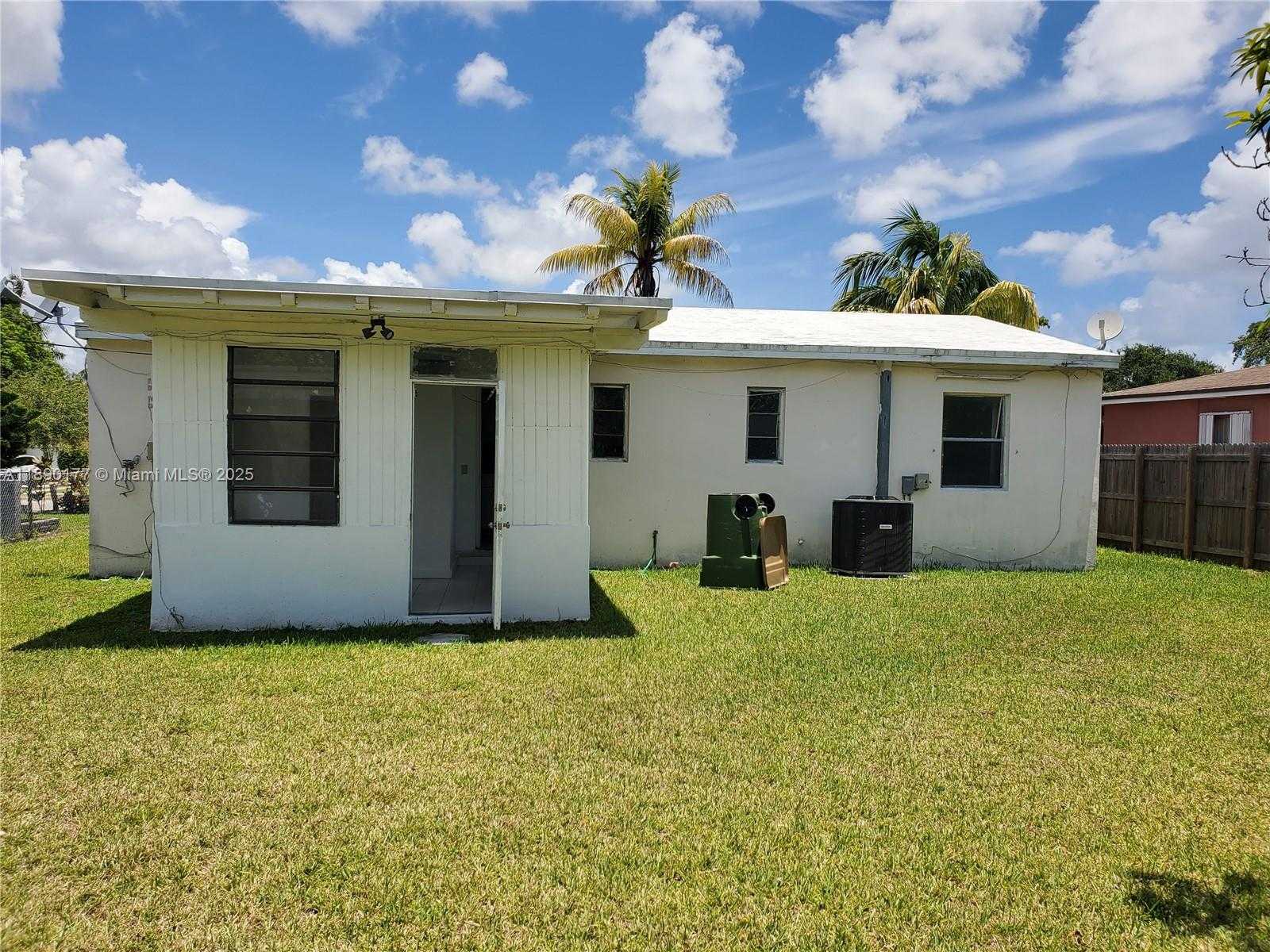 Small Image of 1240 NORTH EAST 143RD ST, North Miami Number 18