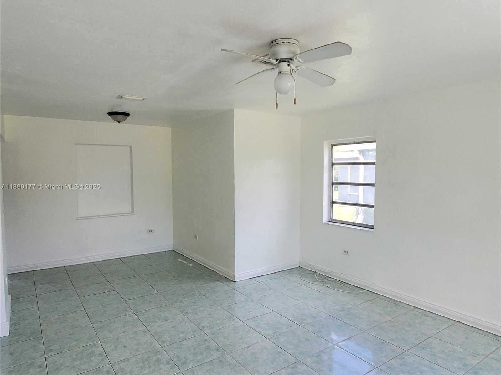 Small Image of 1240 NORTH EAST 143RD ST, North Miami Number 3