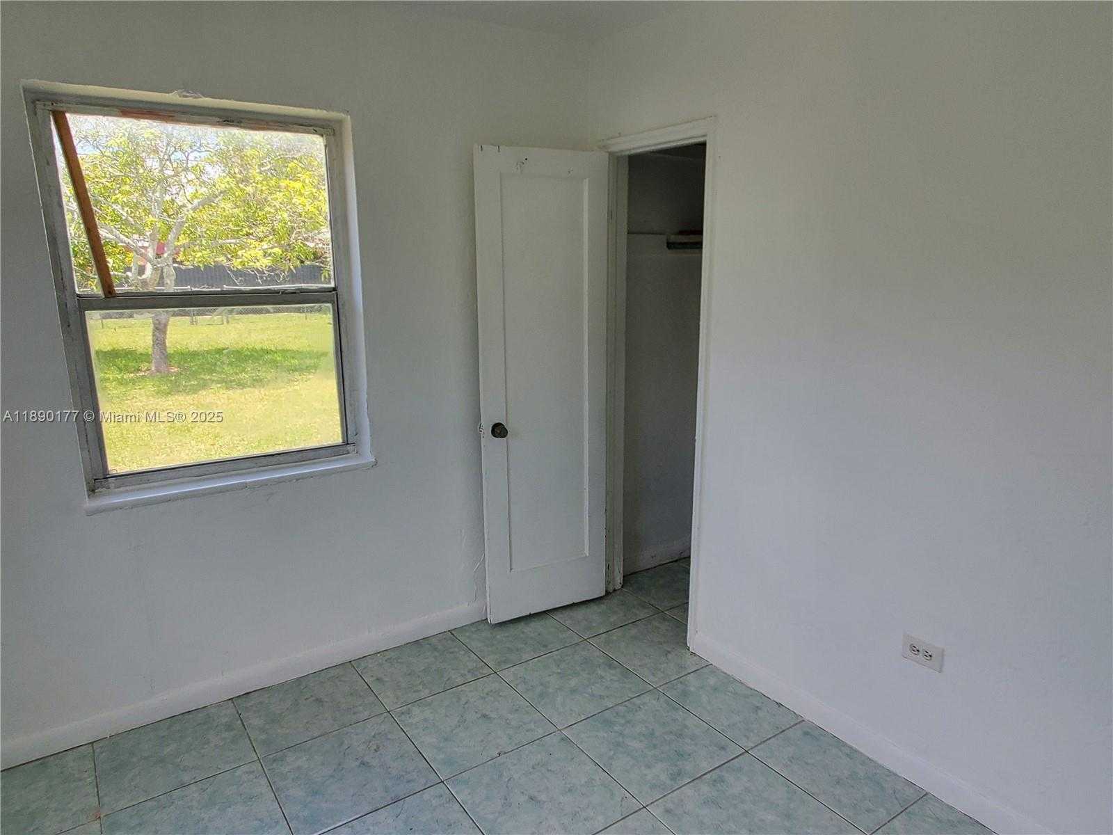 Small Image of 1240 NORTH EAST 143RD ST, North Miami Number 5