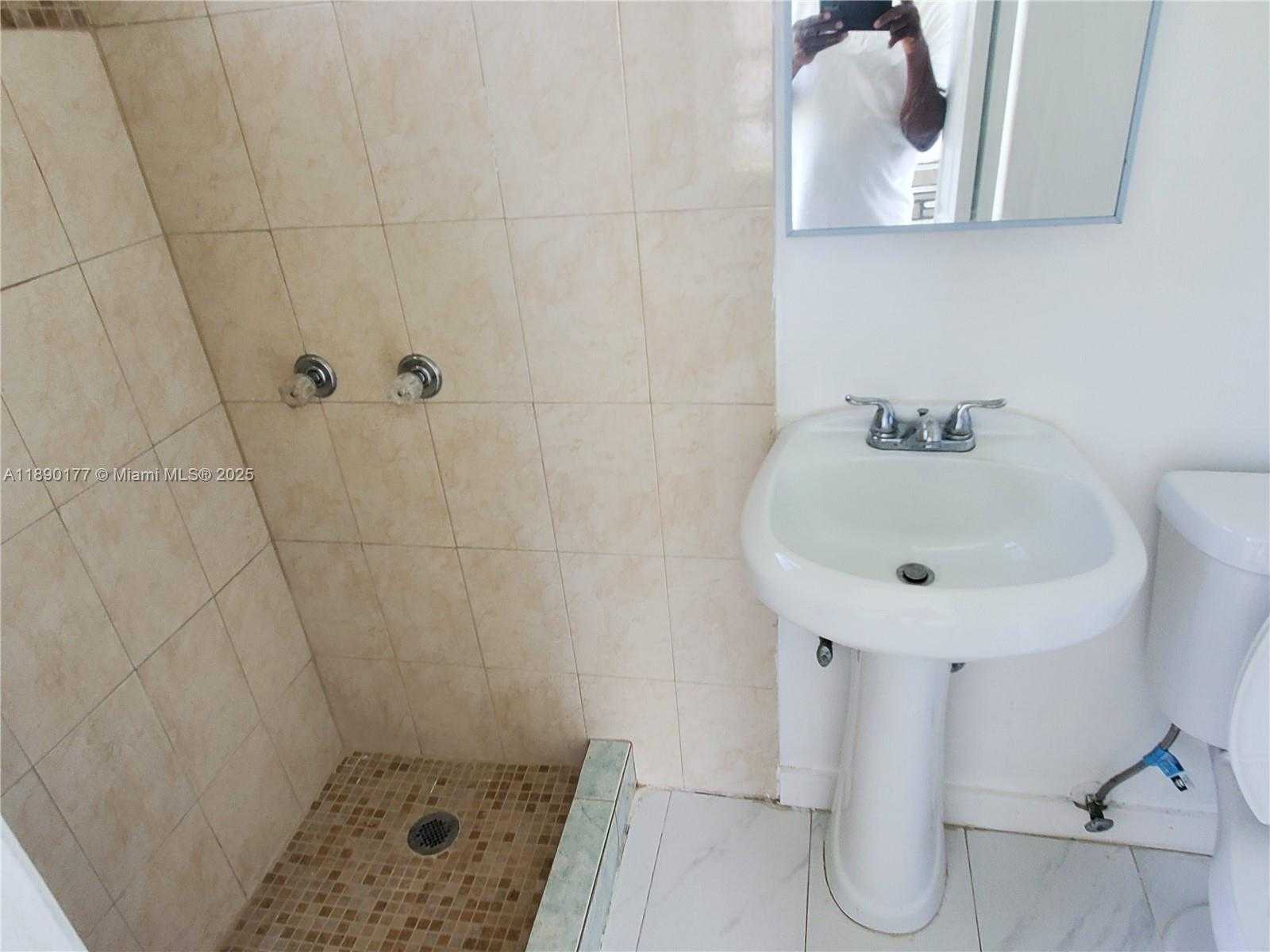 Small Image of 1240 NORTH EAST 143RD ST, North Miami Number 9