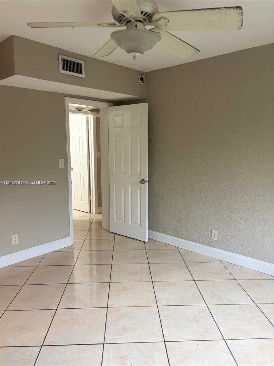 Small Image of 2750 PIERCE ST #3, Hollywood Number 10