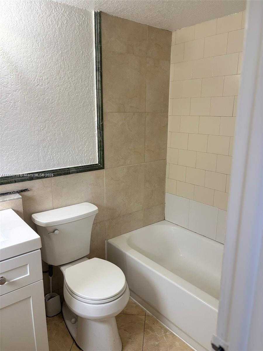 Small Image of 2750 PIERCE ST #3, Hollywood Number 12