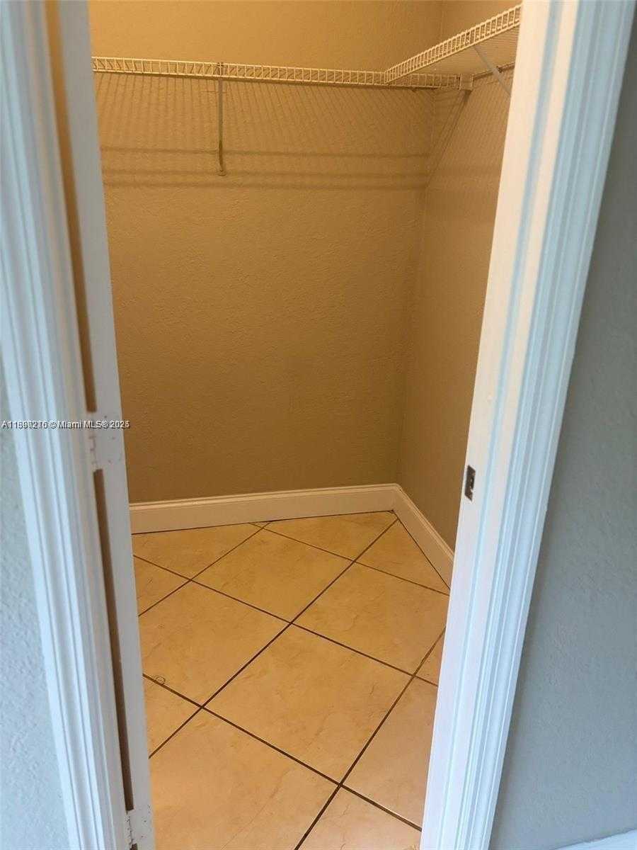 Small Image of 2750 PIERCE ST #3, Hollywood Number 13