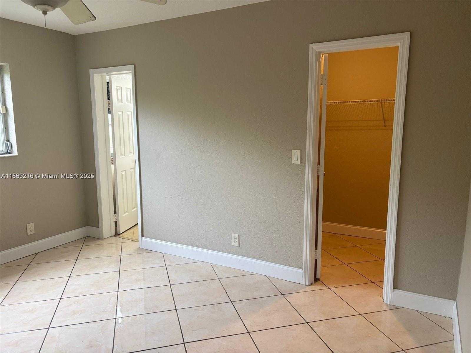 Small Image of 2750 PIERCE ST #3, Hollywood Number 14