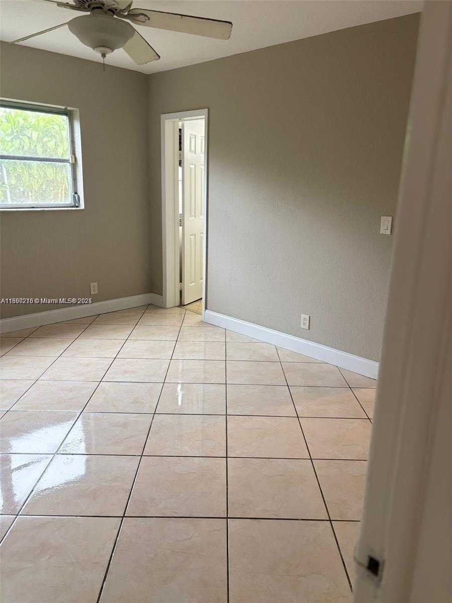 Small Image of 2750 PIERCE ST #3, Hollywood Number 15