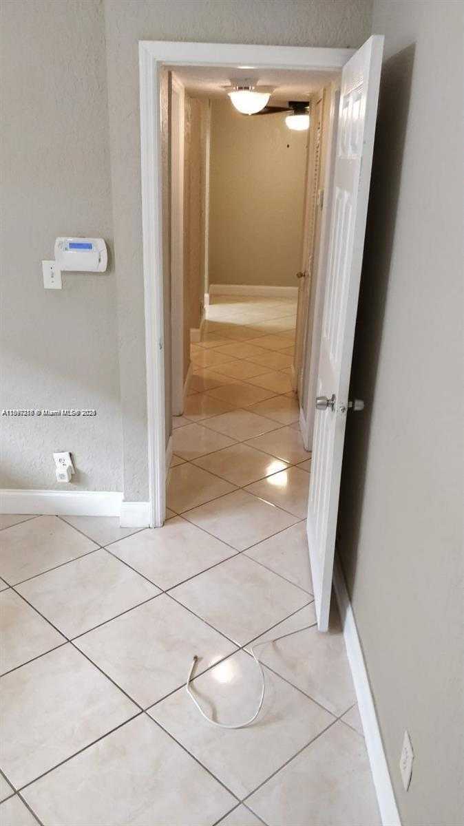 Small Image of 2750 PIERCE ST #3, Hollywood Number 18
