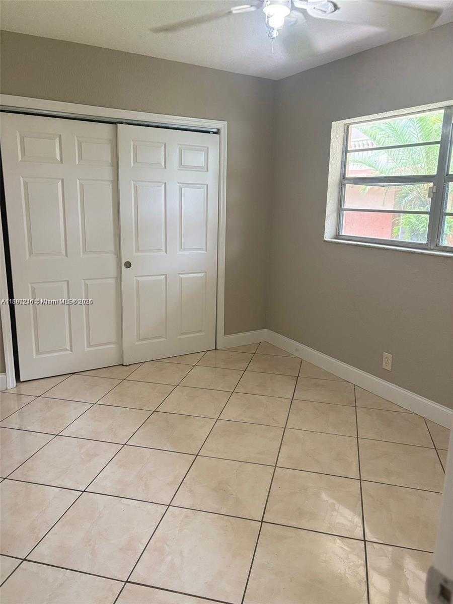 Small Image of 2750 PIERCE ST #3, Hollywood Number 19