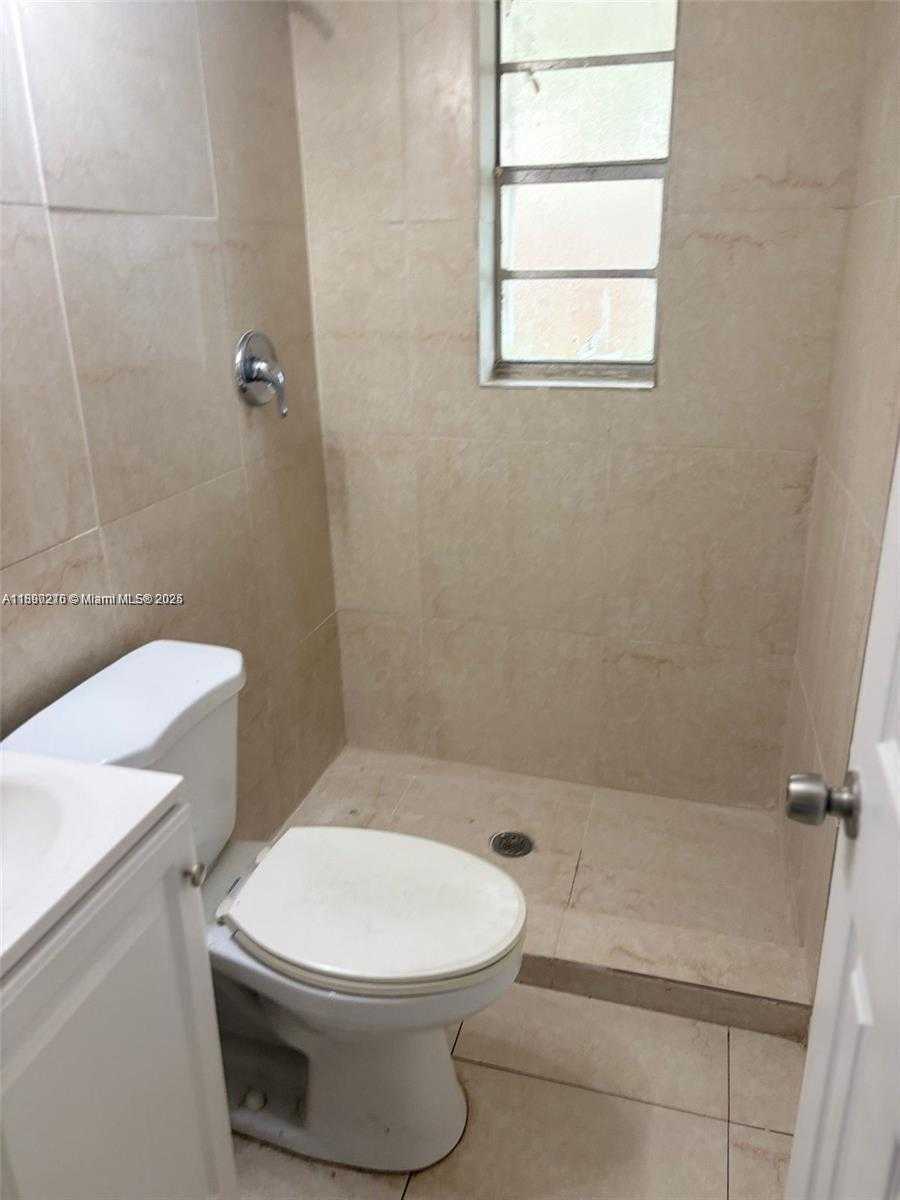 Small Image of 2750 PIERCE ST #3, Hollywood Number 21