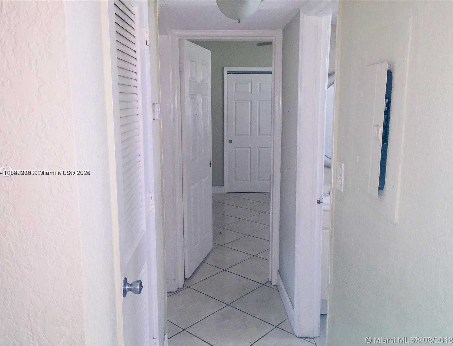 Small Image of 2750 PIERCE ST #3, Hollywood Number 22