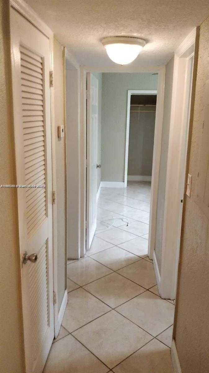 Small Image of 2750 PIERCE ST #3, Hollywood Number 23
