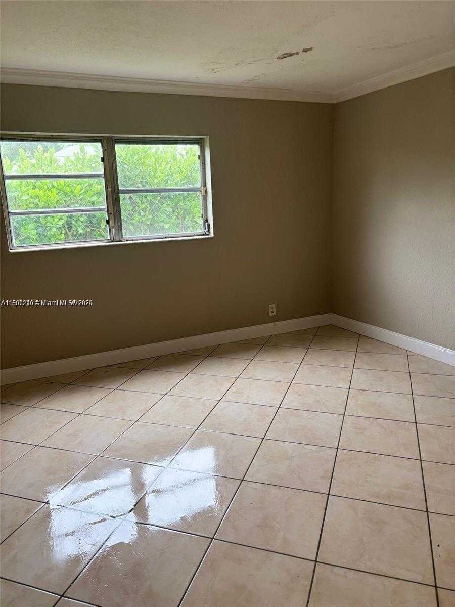 Small Image of 2750 PIERCE ST #3, Hollywood Number 25