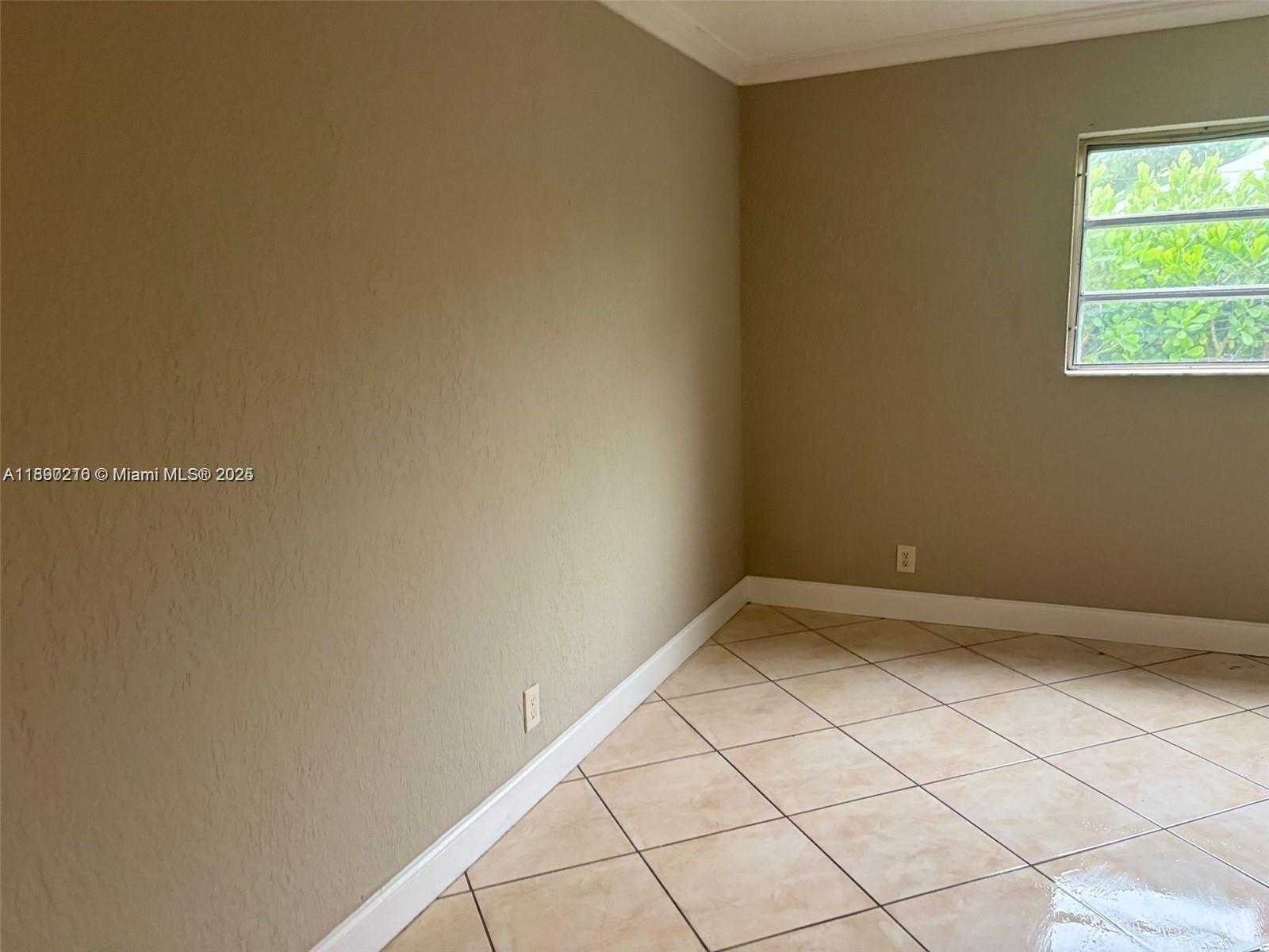 Small Image of 2750 PIERCE ST #3, Hollywood Number 26