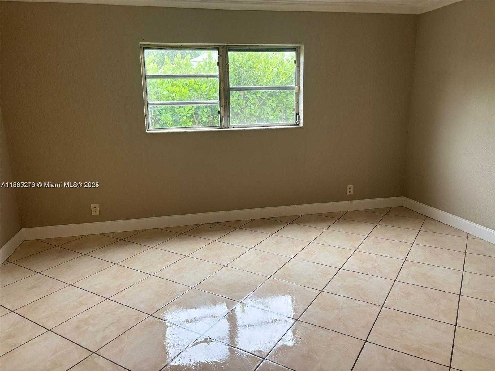 Small Image of 2750 PIERCE ST #3, Hollywood Number 27