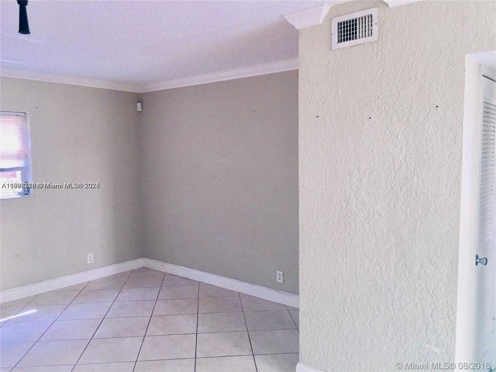 Small Image of 2750 PIERCE ST #3, Hollywood Number 28