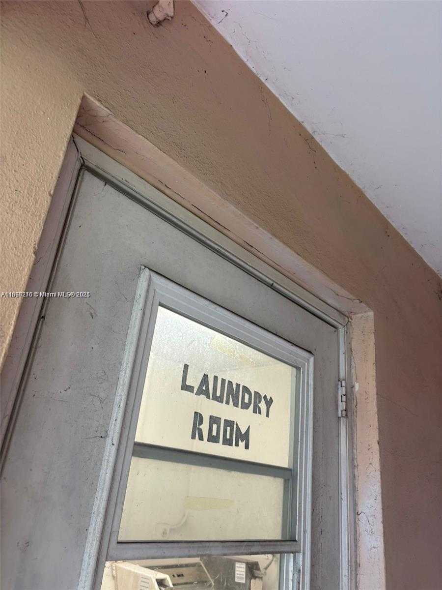 Small Image of 2750 PIERCE ST #3, Hollywood Number 30