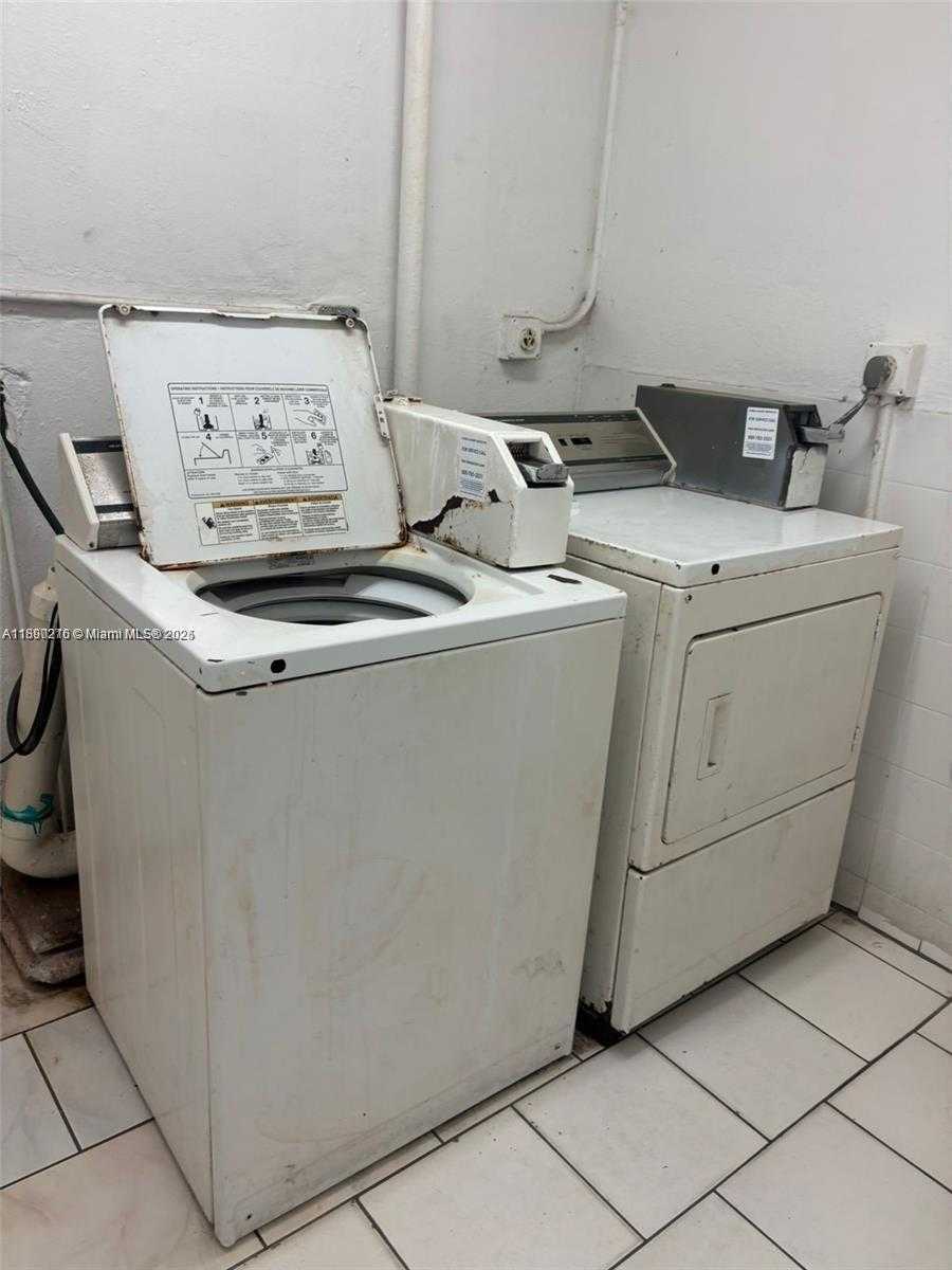 Small Image of 2750 PIERCE ST #3, Hollywood Number 31