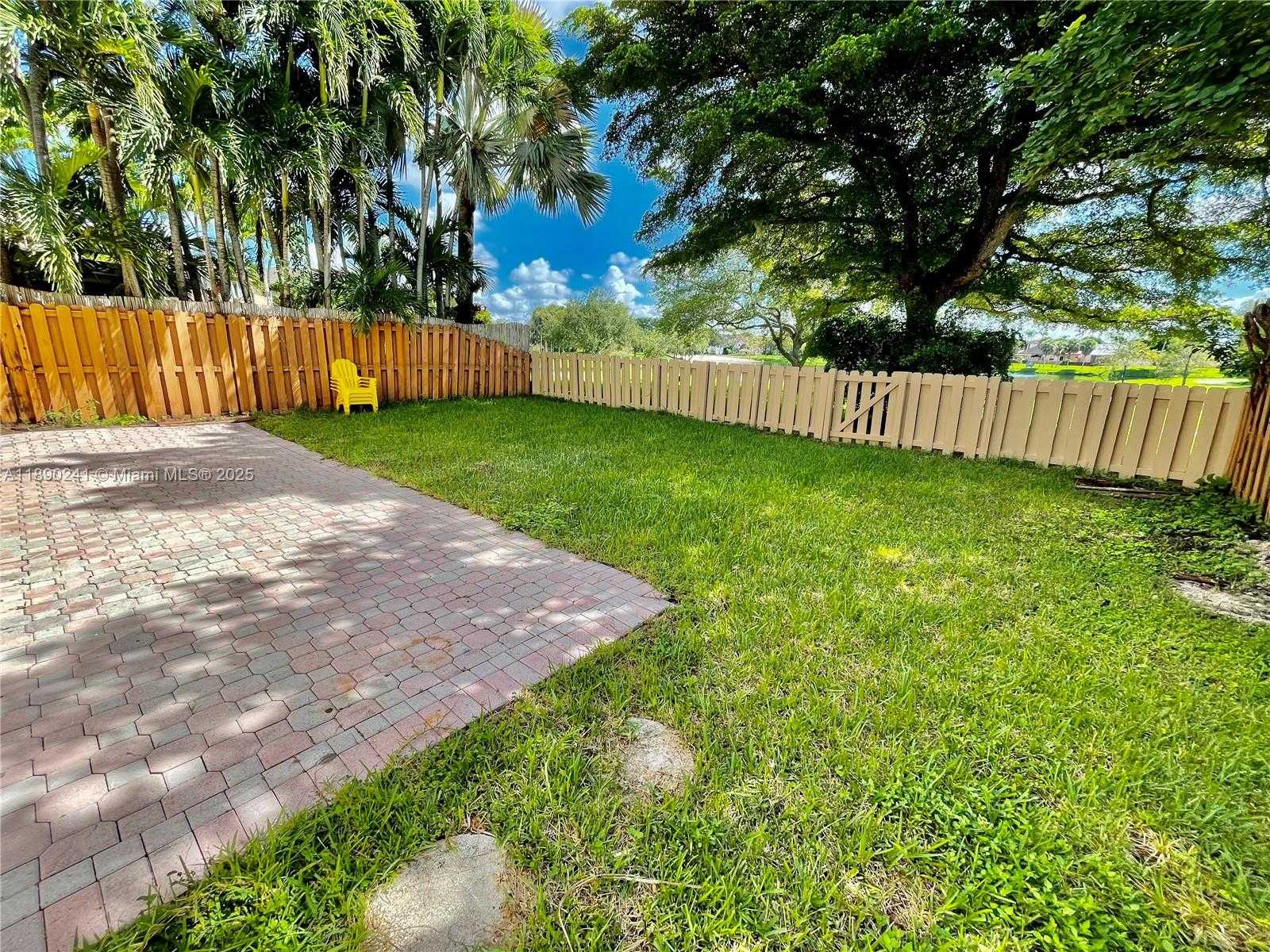 Small Image of 10223 SOUTH WEST 156TH AVE #10223, Miami Number 30