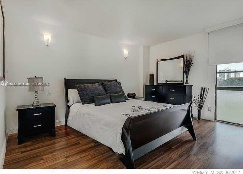 Small Image of 20400 WEST COUNTRY CLUB DR #410, Aventura Number 3