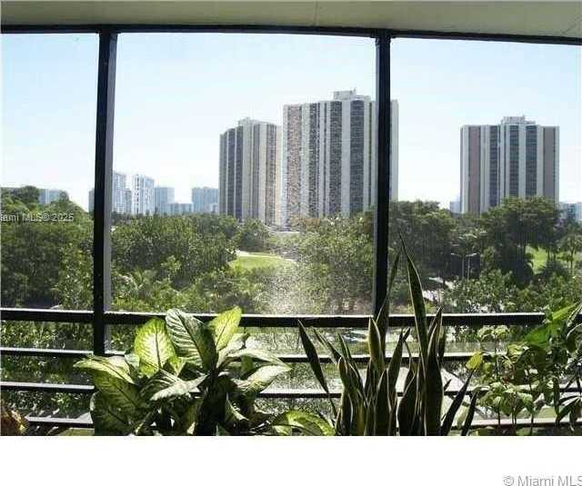 Small Image of 20400 WEST COUNTRY CLUB DR #410, Aventura Number 5