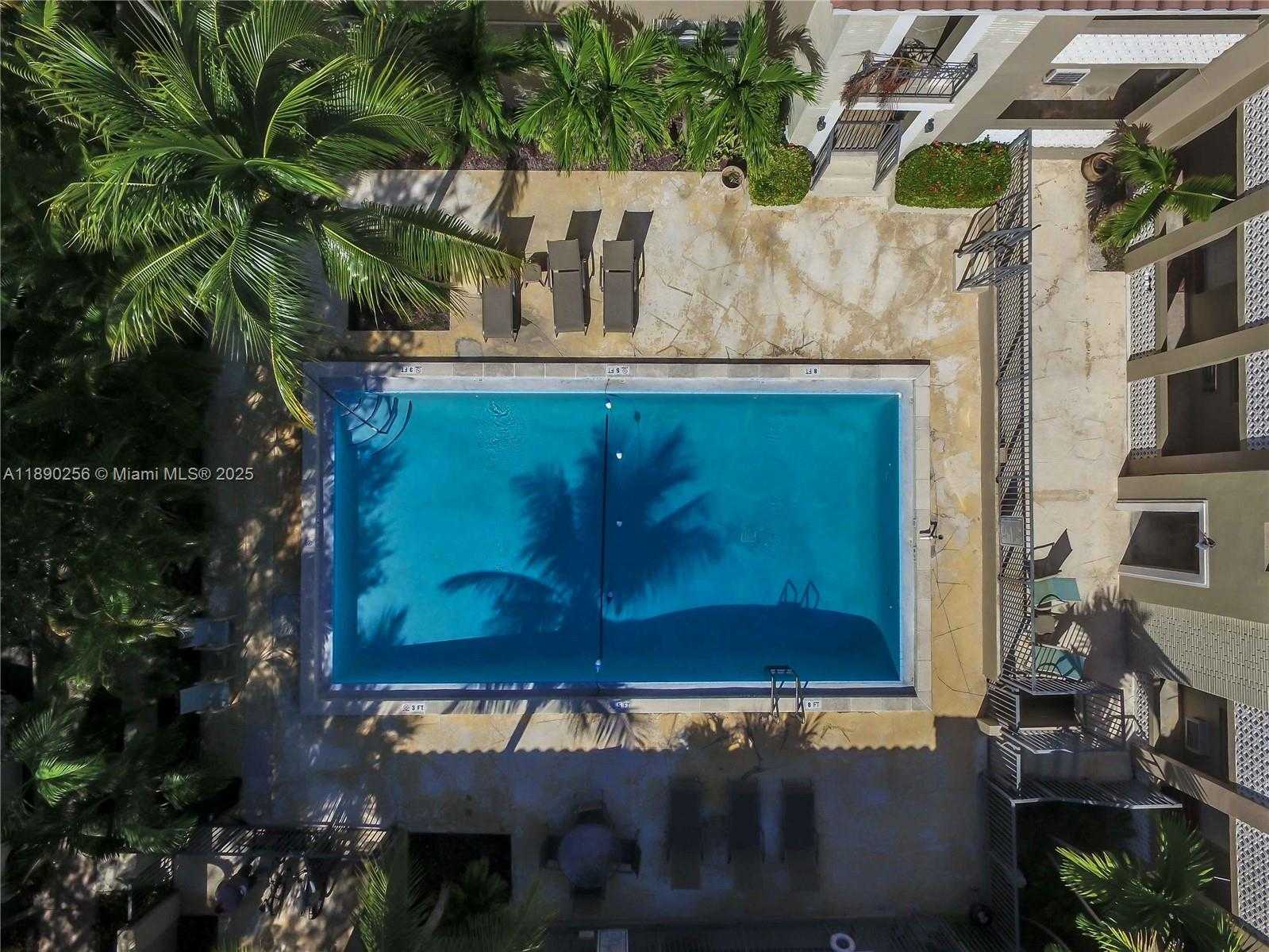 Small Image of 125 EDGEWATER DR #11, Coral Gables Number 1