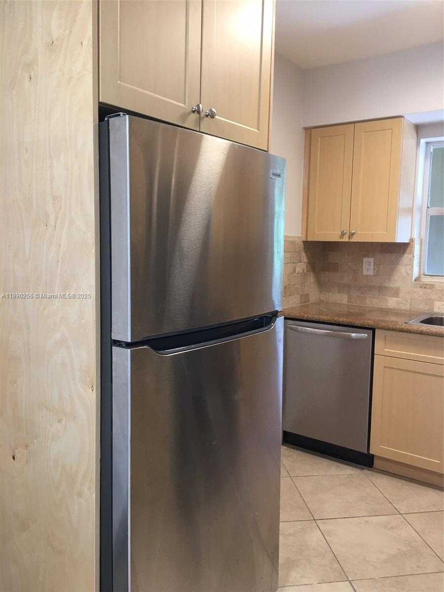 Small Image of 125 EDGEWATER DR #11, Coral Gables Number 10