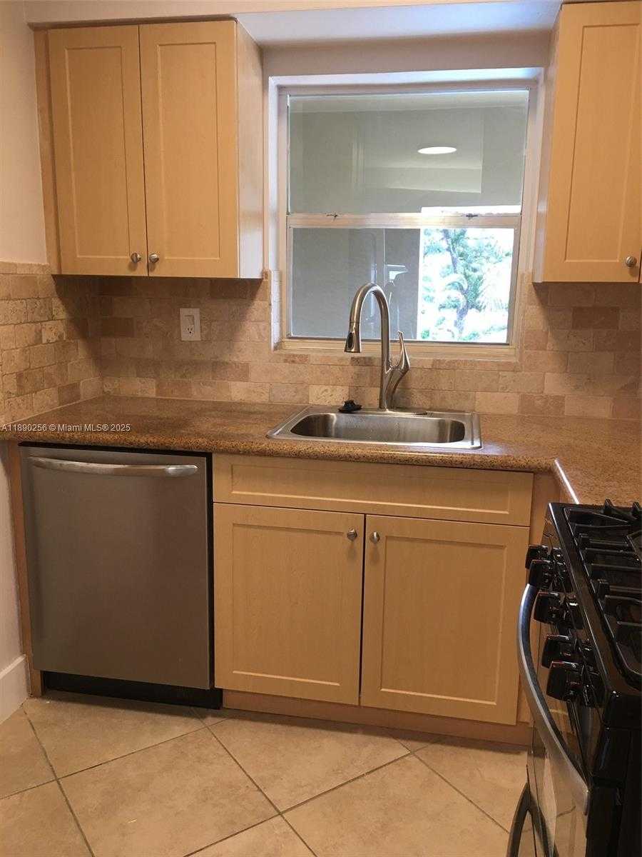 Small Image of 125 EDGEWATER DR #11, Coral Gables Number 11