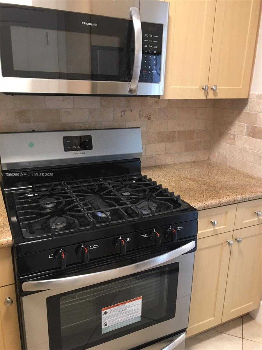 Small Image of 125 EDGEWATER DR #11, Coral Gables Number 12