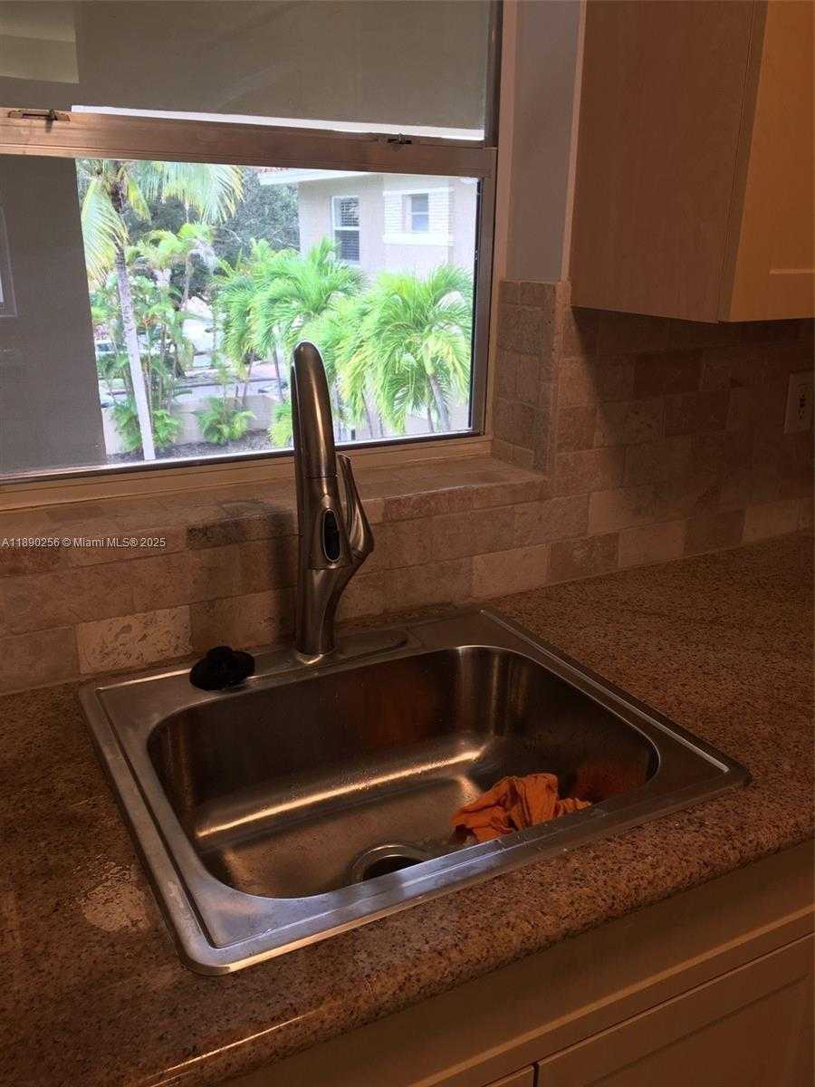 Small Image of 125 EDGEWATER DR #11, Coral Gables Number 13