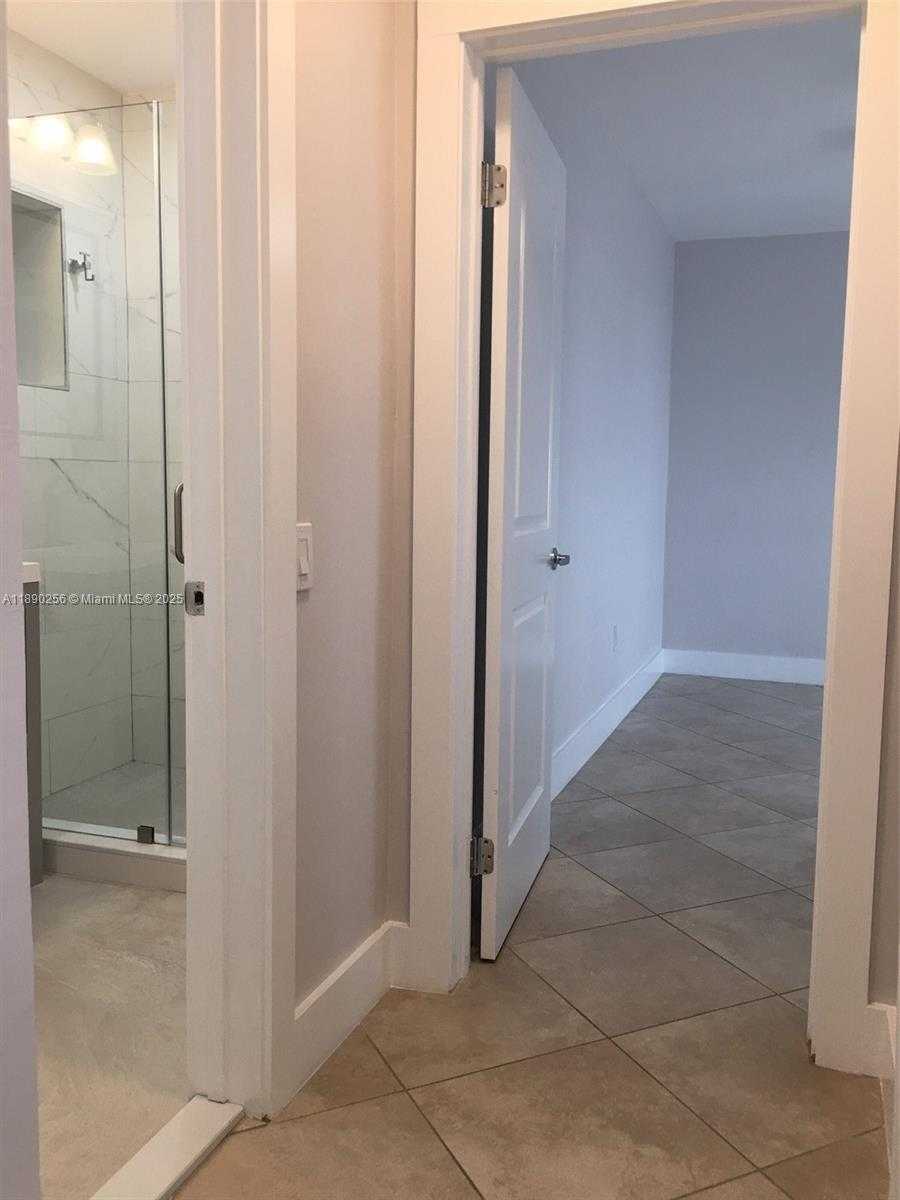 Small Image of 125 EDGEWATER DR #11, Coral Gables Number 15