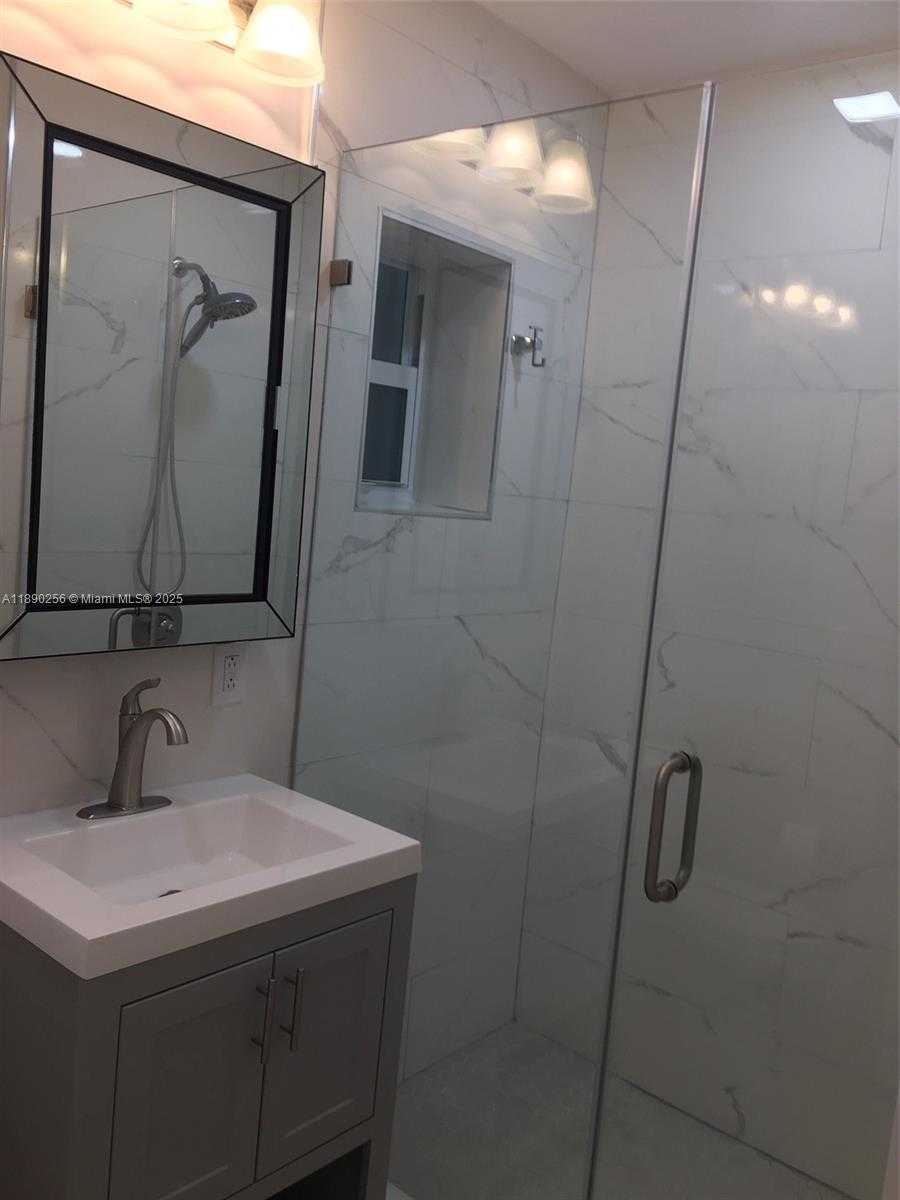 Small Image of 125 EDGEWATER DR #11, Coral Gables Number 18