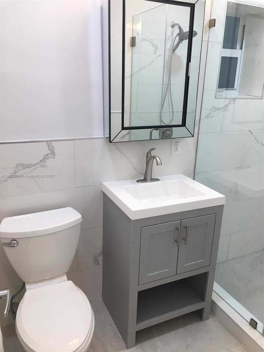 Small Image of 125 EDGEWATER DR #11, Coral Gables Number 19