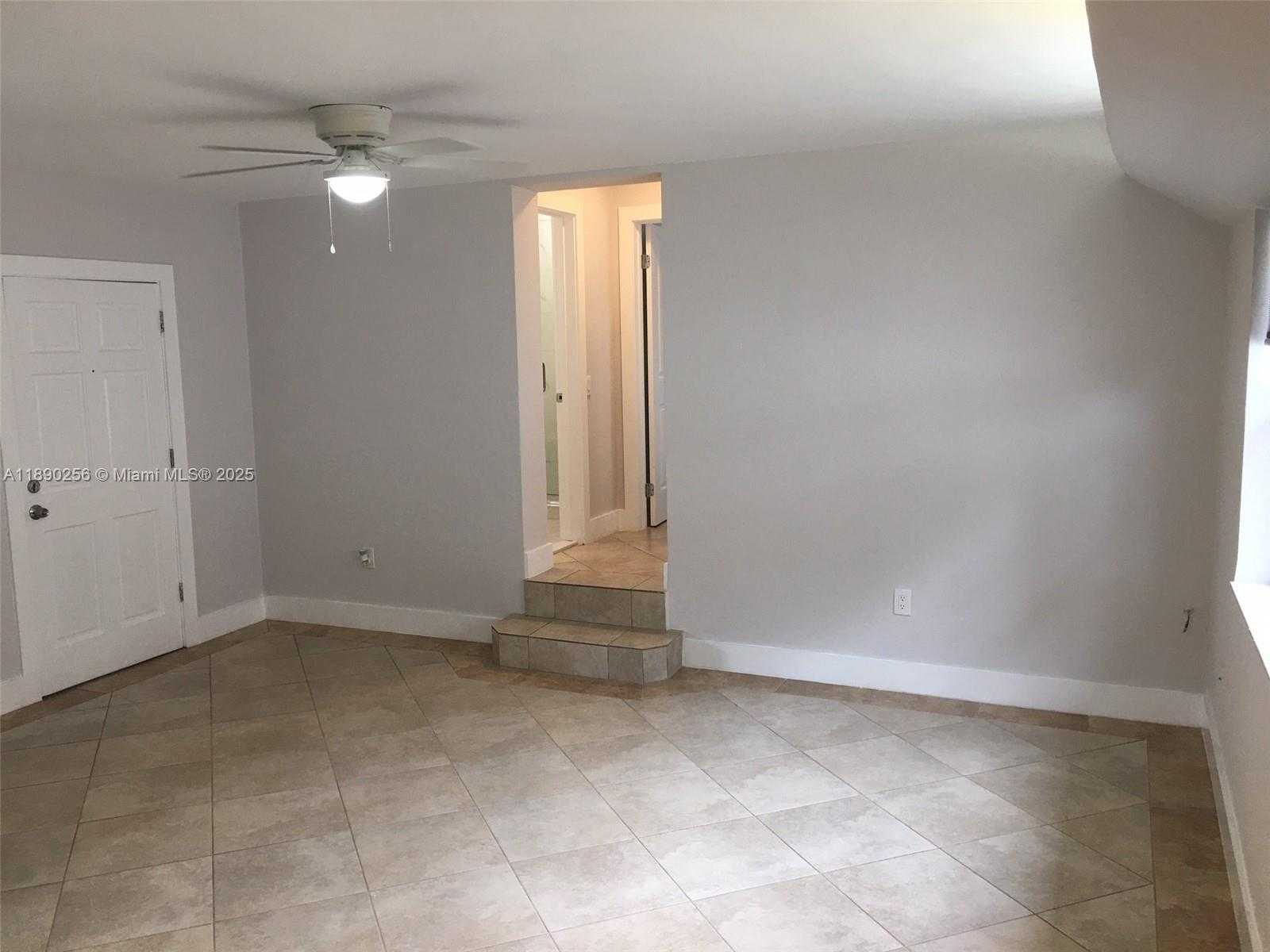 Small Image of 125 EDGEWATER DR #11, Coral Gables Number 2