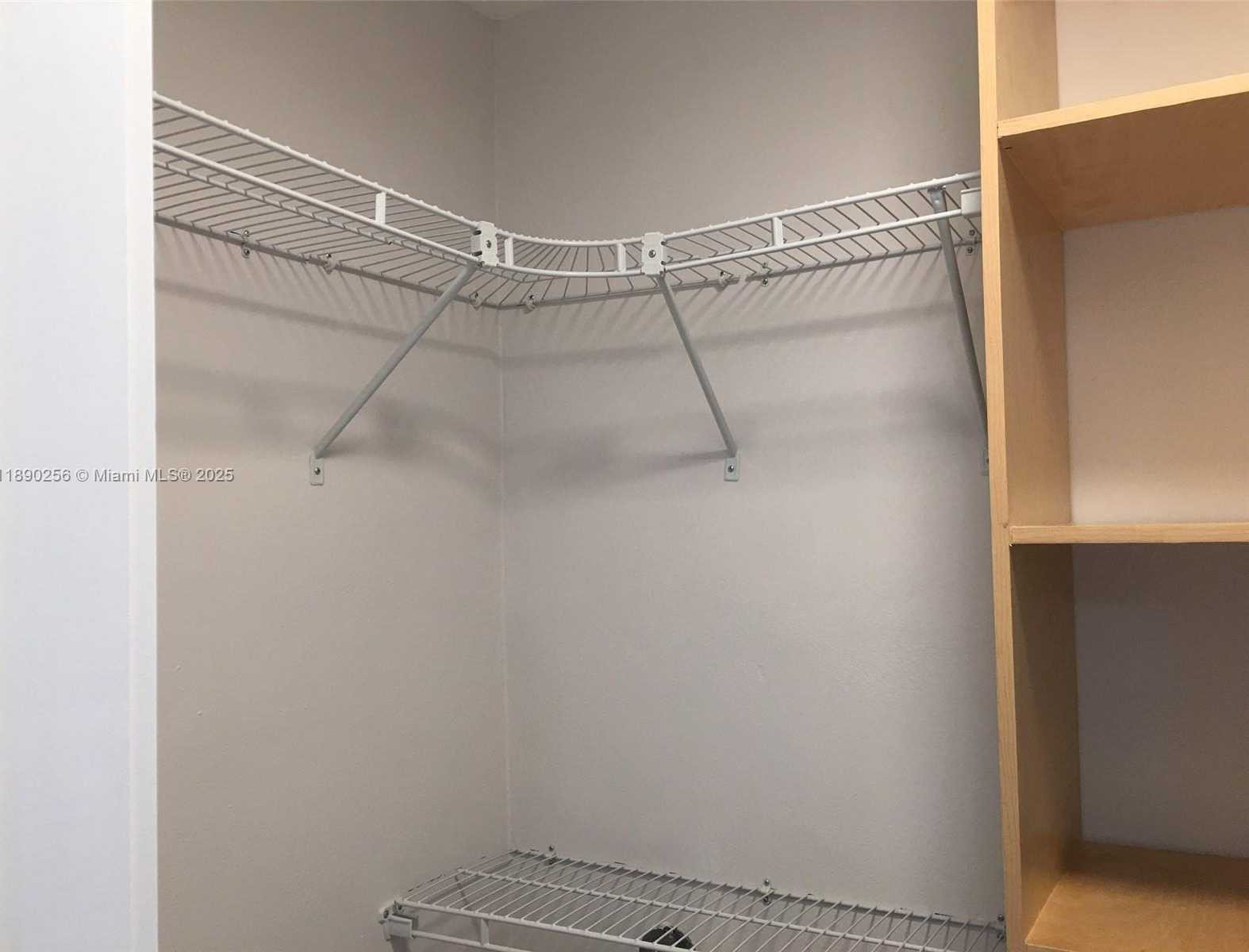 Small Image of 125 EDGEWATER DR #11, Coral Gables Number 23