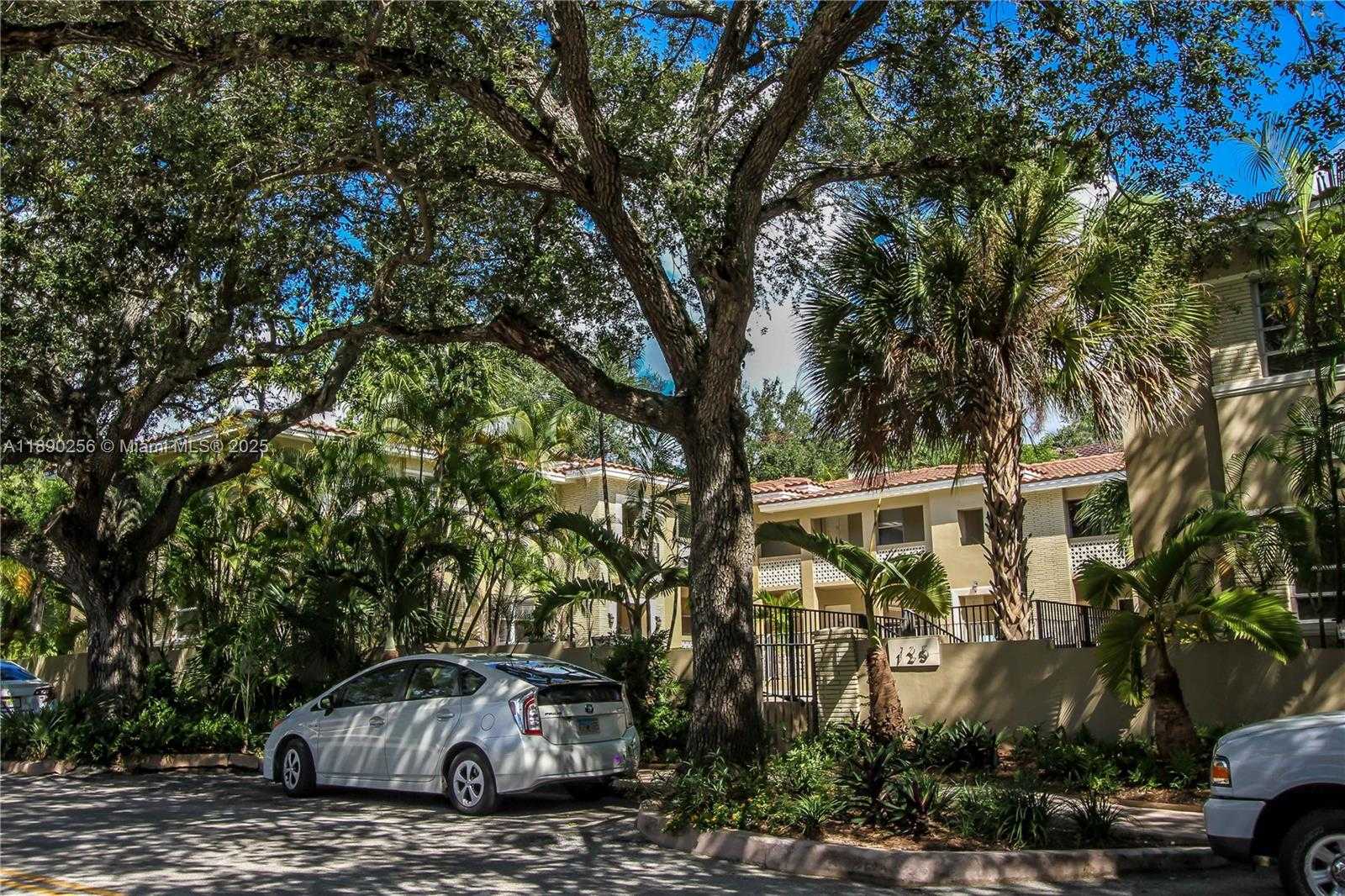 Small Image of 125 EDGEWATER DR #11, Coral Gables Number 26