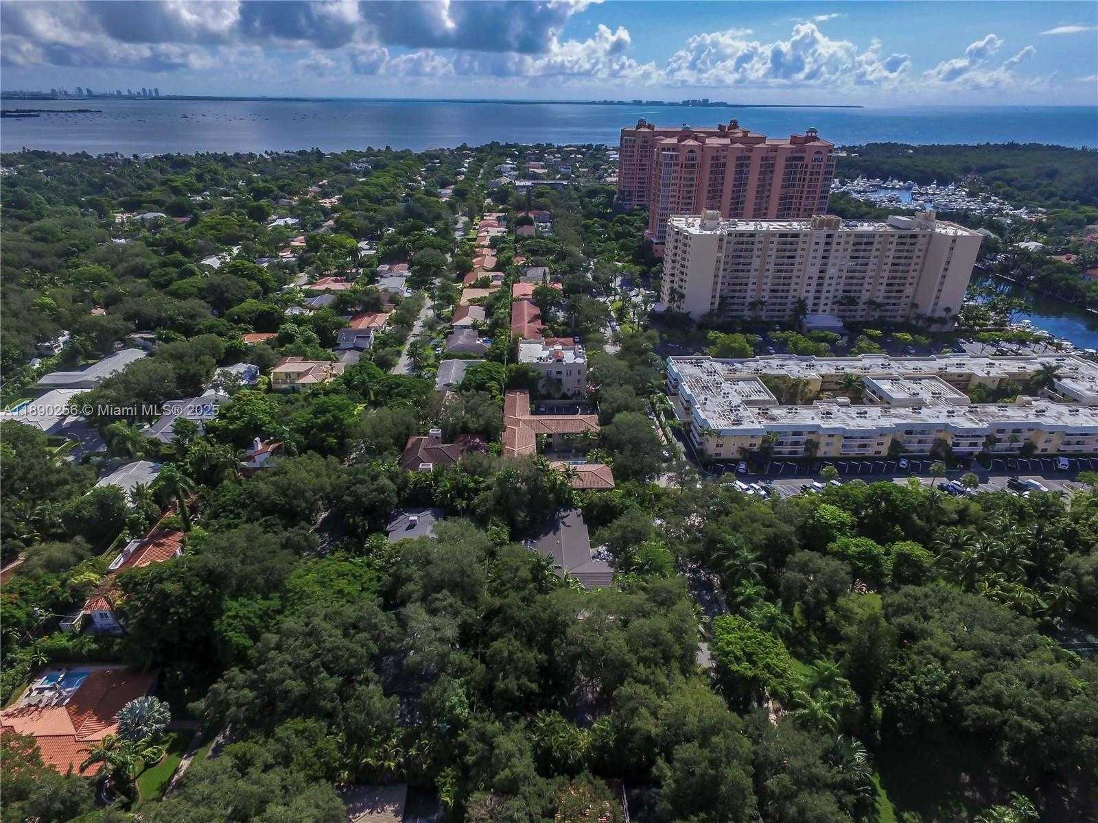 Small Image of 125 EDGEWATER DR #11, Coral Gables Number 28