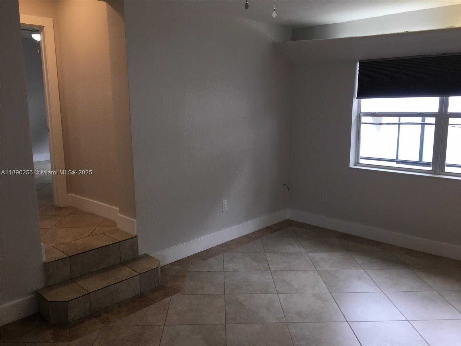 Small Image of 125 EDGEWATER DR #11, Coral Gables Number 7