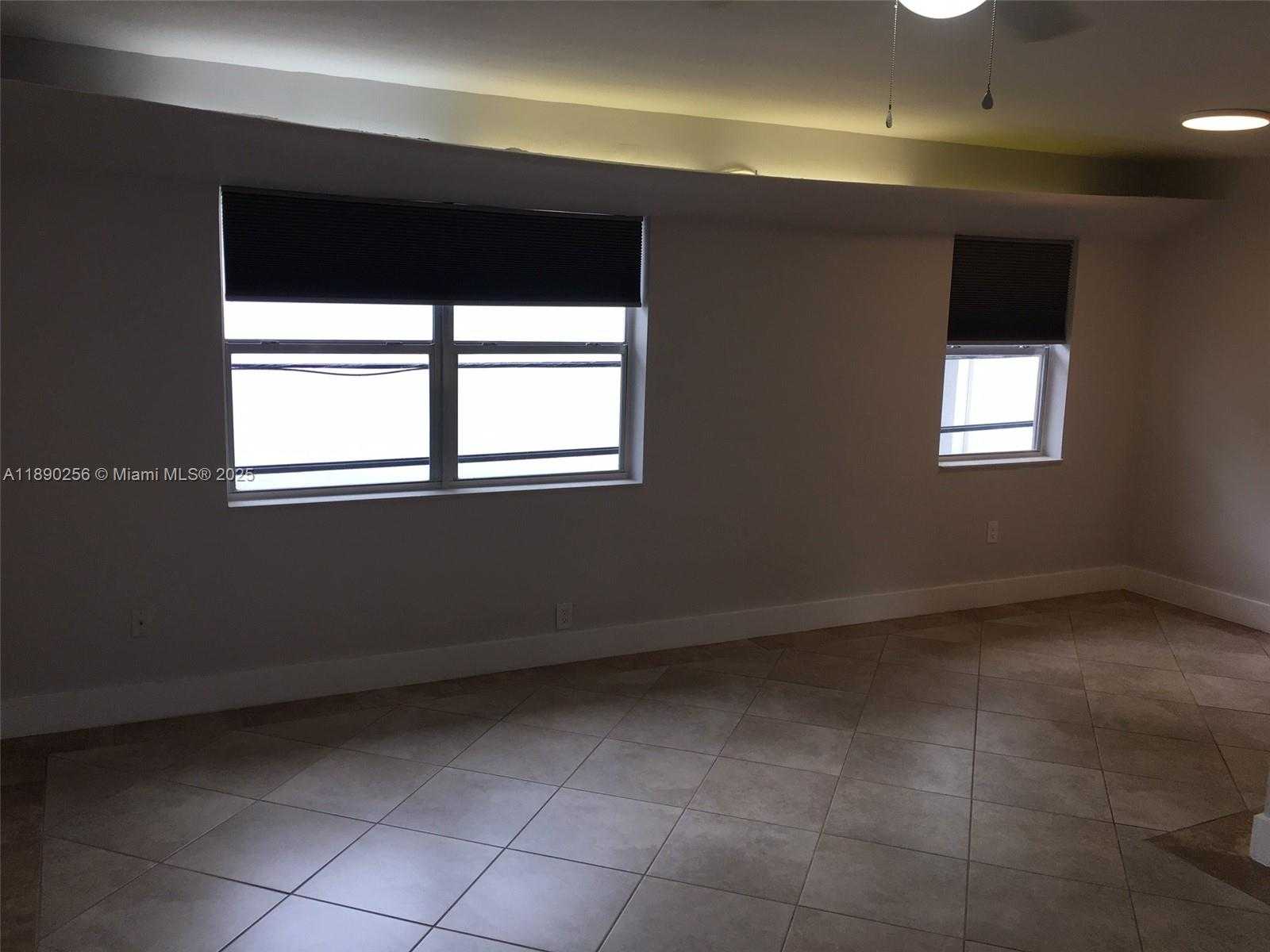 Small Image of 125 EDGEWATER DR #11, Coral Gables Number 8