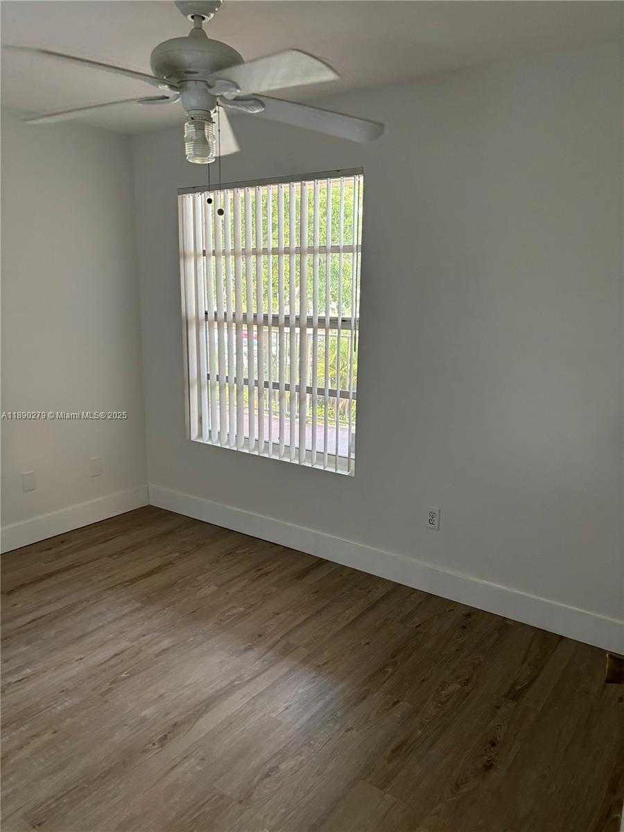 Small Image of 15325 SOUTH WEST 106TH TER #608, Miami Number 5