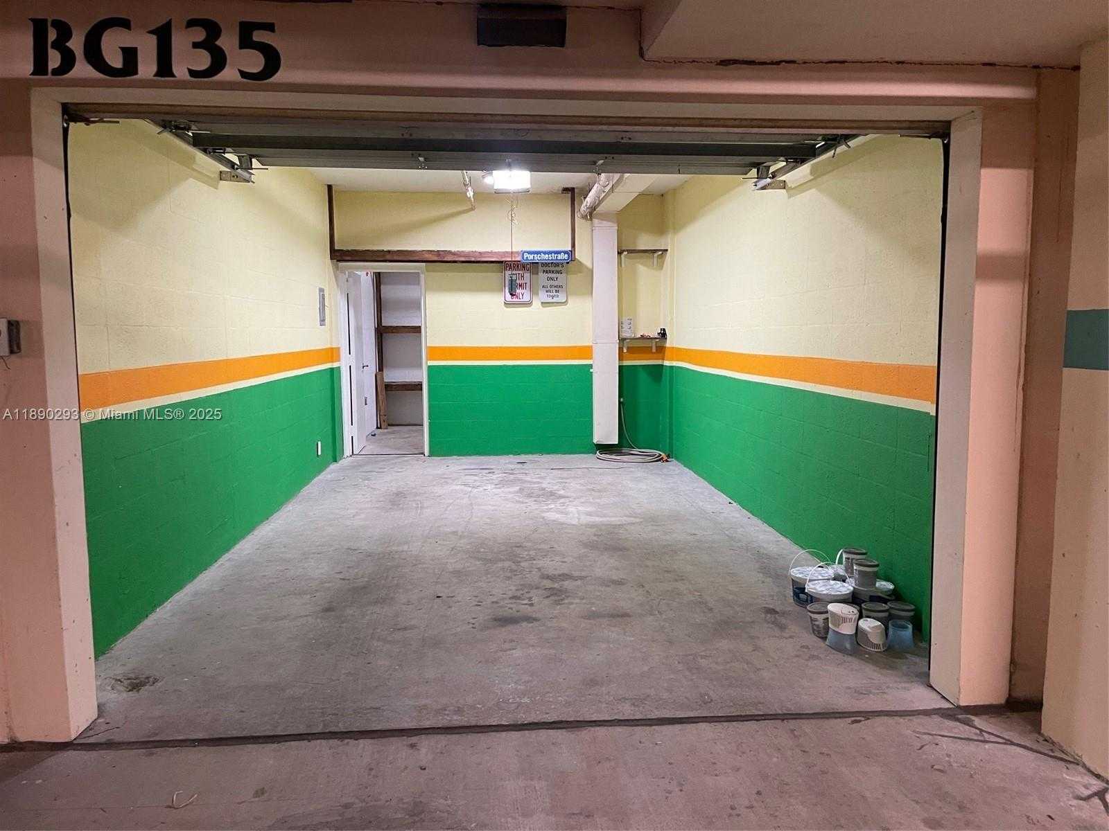 Small Image of 520 BRICKELL KEY DR #UPH-03, Miami Number 28