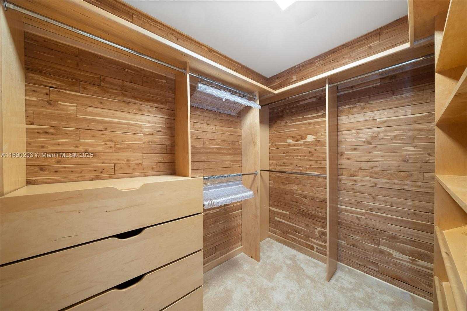 Small Image of 520 BRICKELL KEY DR #UPH-03, Miami Number 32