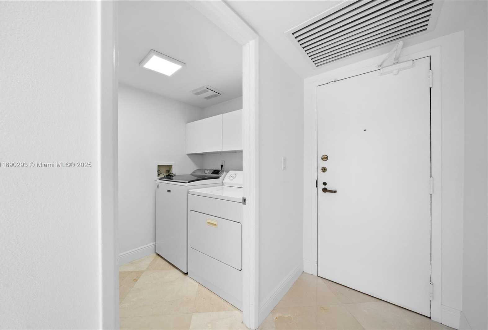 Small Image of 520 BRICKELL KEY DR #UPH-03, Miami Number 34