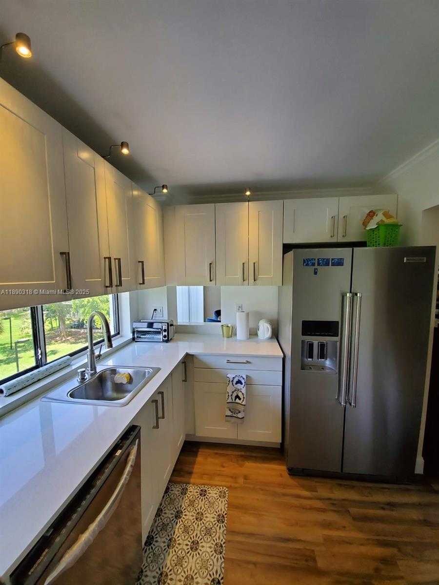 Small Image of 16919 NORTH BAY RD #408, Sunny Isles Beach Number 12