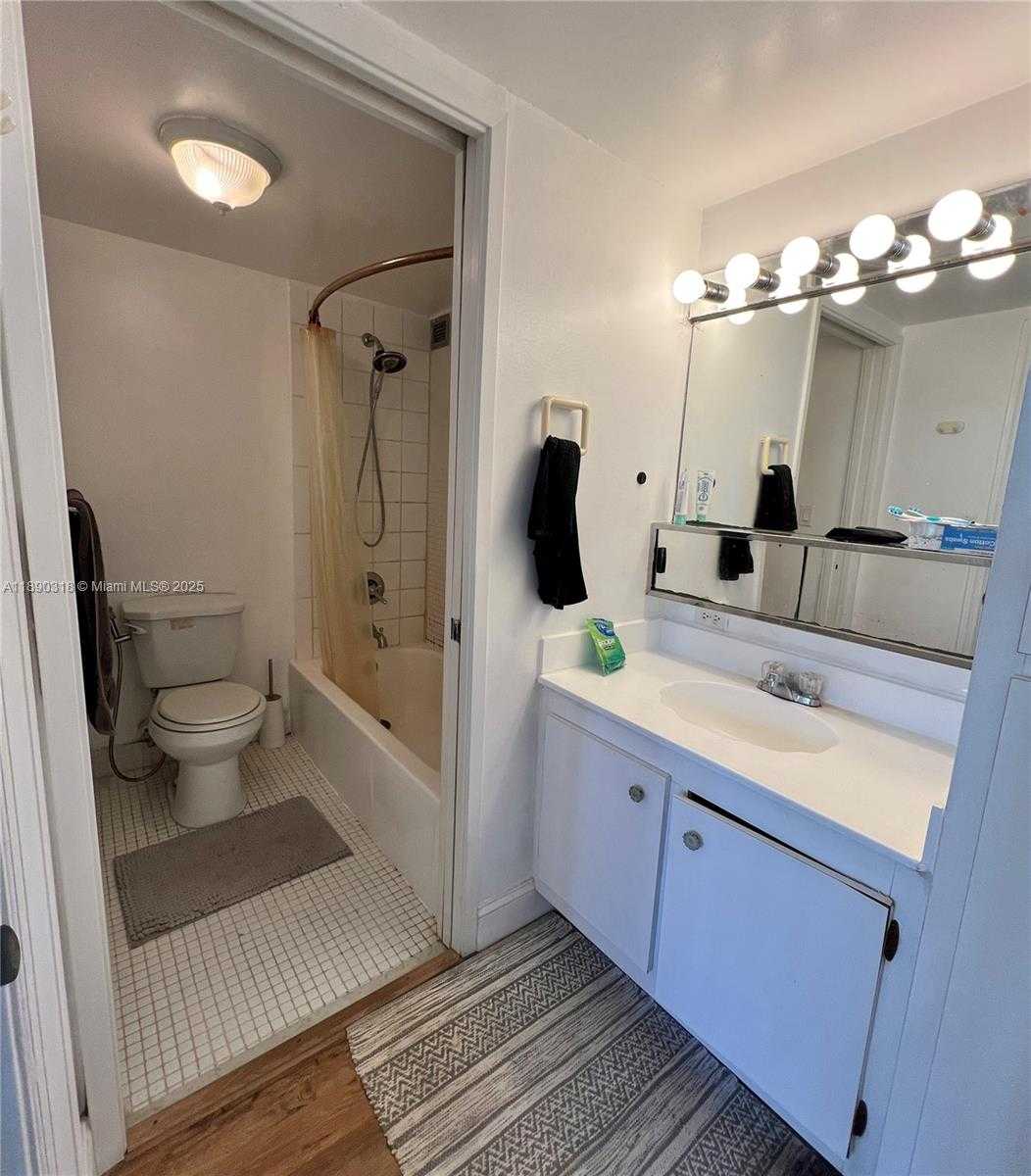 Small Image of 16919 NORTH BAY RD #408, Sunny Isles Beach Number 24