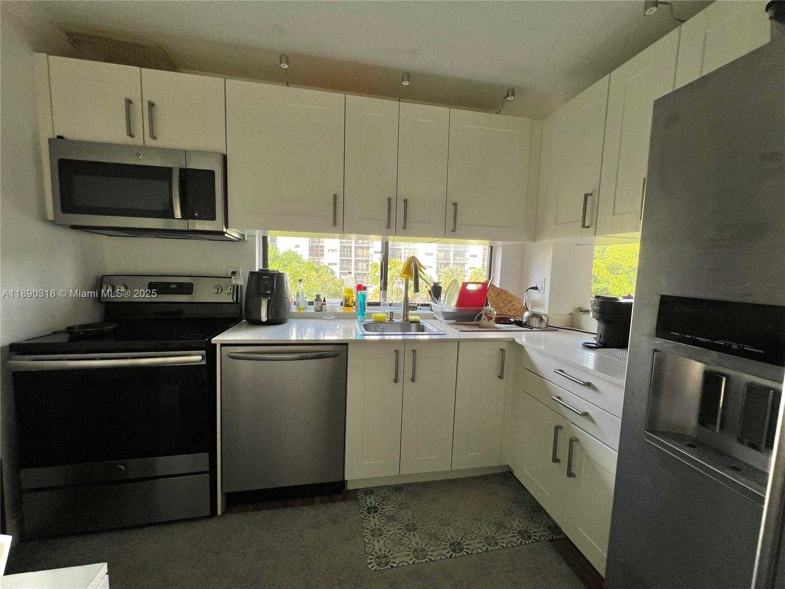Small Image of 16919 NORTH BAY RD #408, Sunny Isles Beach Number 26
