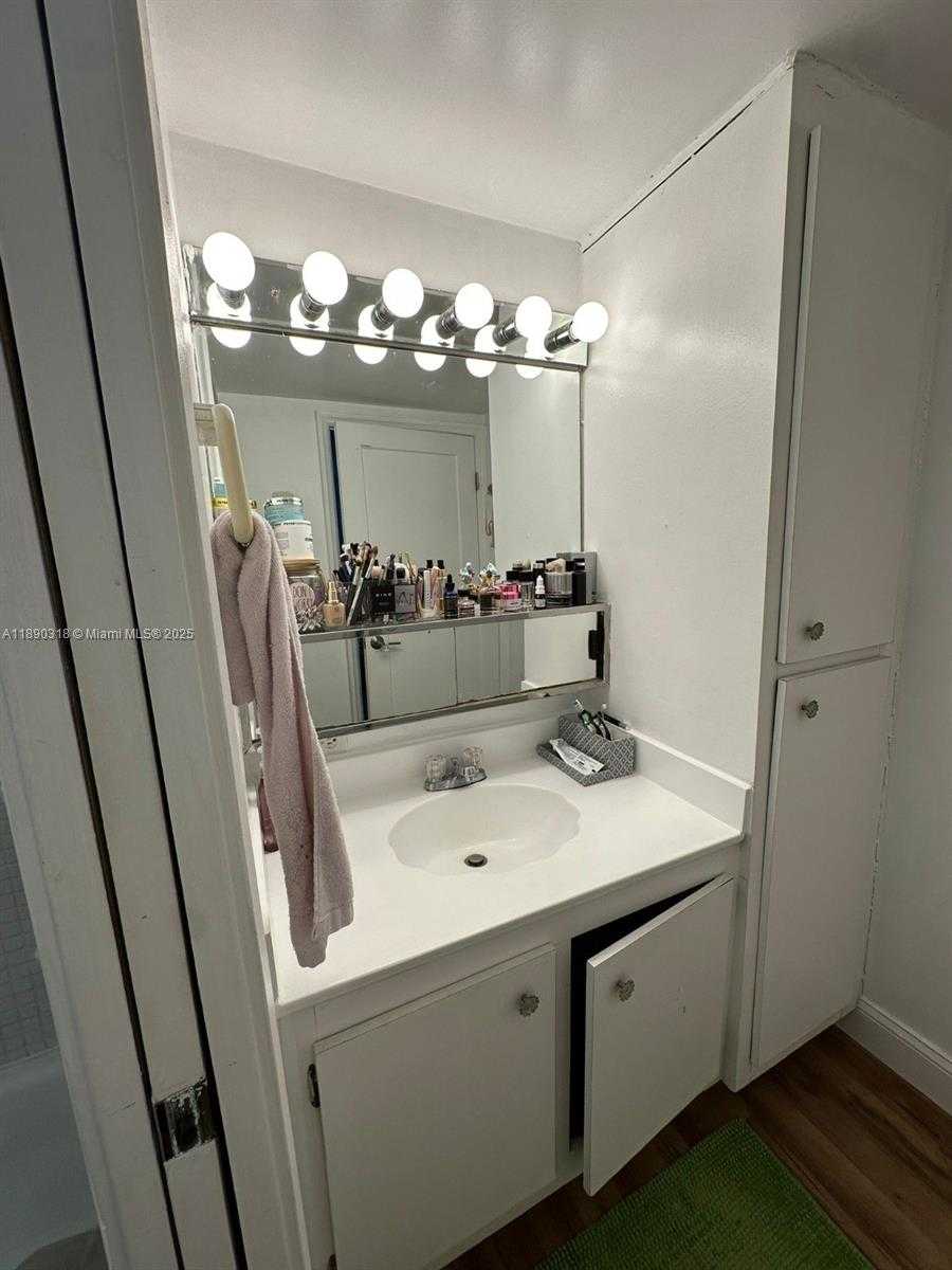 Small Image of 16919 NORTH BAY RD #408, Sunny Isles Beach Number 29