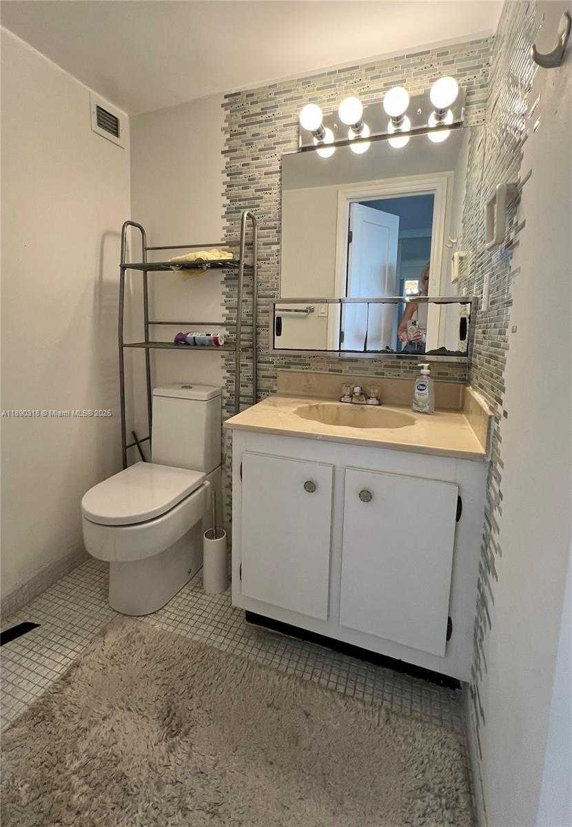 Small Image of 16919 NORTH BAY RD #408, Sunny Isles Beach Number 7