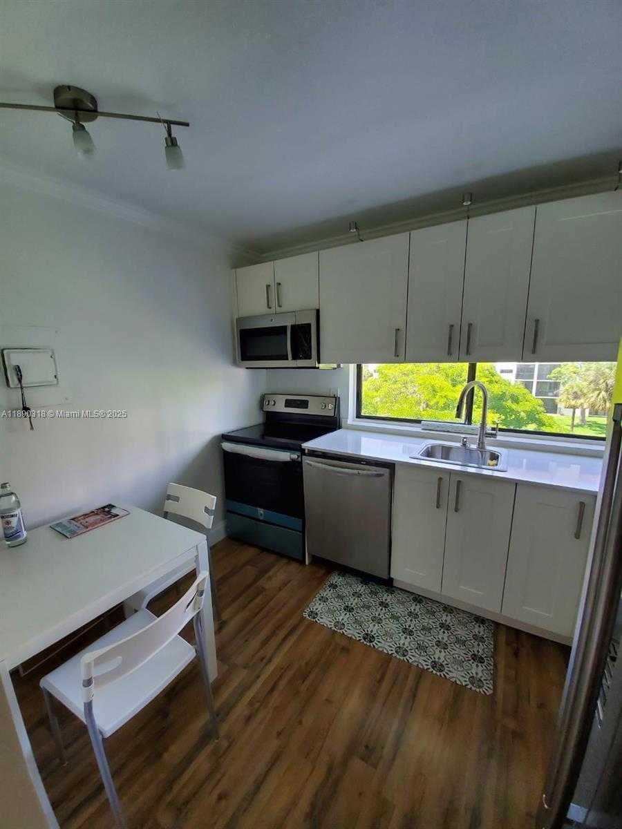 Small Image of 16919 NORTH BAY RD #408, Sunny Isles Beach Number 9