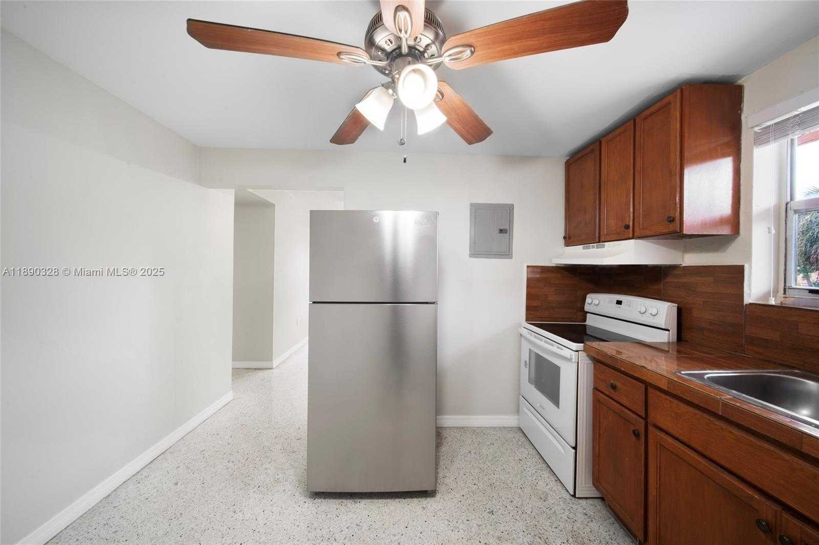Small Image of 40 WEST 4TH ST #1, Hialeah Number 14