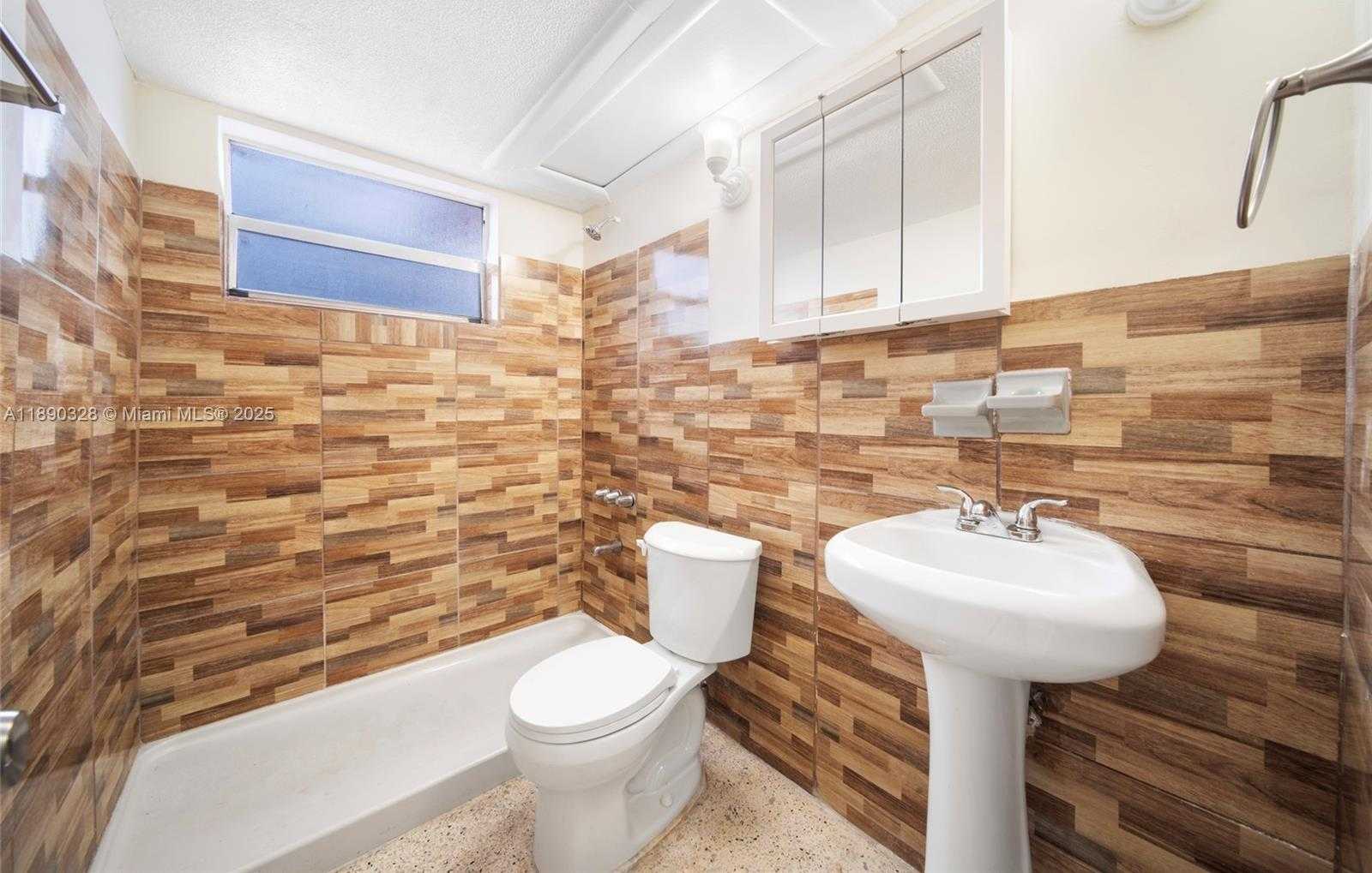 Small Image of 40 WEST 4TH ST #1, Hialeah Number 16