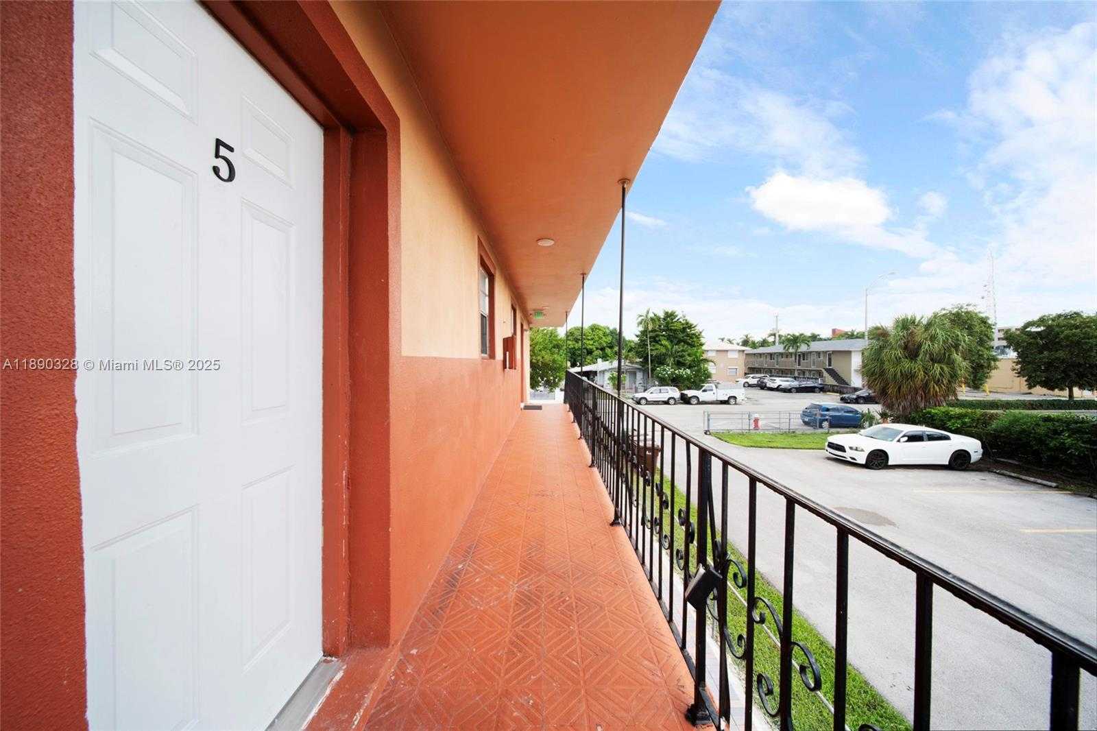 Small Image of 40 WEST 4TH ST #1, Hialeah Number 27